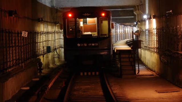 Поездка в кабине поезда типа 81-718 в Харькове.