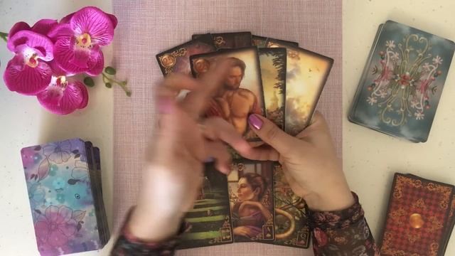 Что сейчас происходит в жизни у загаданного мужчины. Карты таро и ленорман. смотреть онлайн