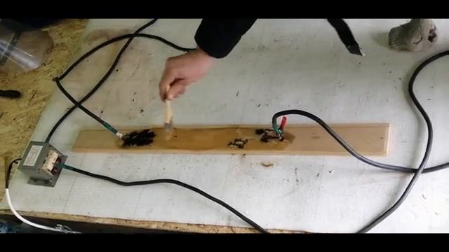 Молнии на дереве своими руками. Сборка аппарата фигур Лихтенберга. смотреть онлайн