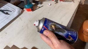 Заправка краски в баллончик.