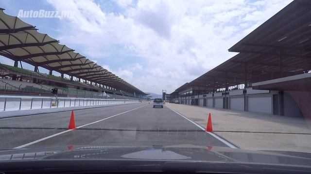Proton X50 Flagship 1.5 TGDi tested in SEPANG Circuit! - AutoBuzz.my смотреть онлайн