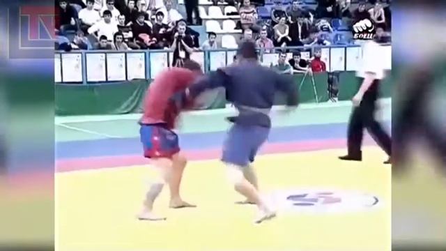 (KHABİB NURMAGOMEDOV) un ilk (SAMBO) maçı çok agresif ve çok hırslı maçtı смотреть онлайн