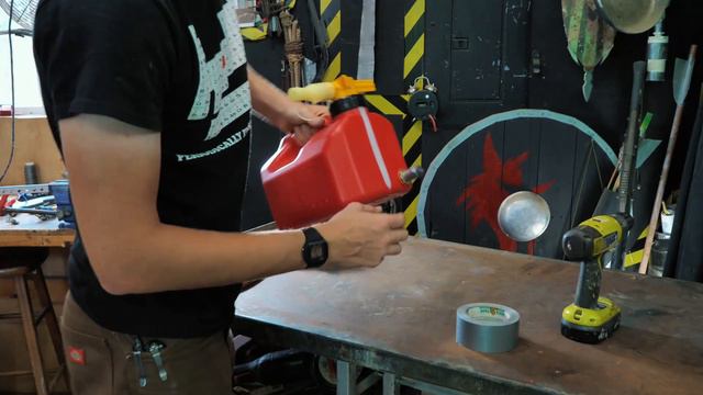 How to Build the CHEAPEST & LAZIEST Flamethrower (with nothing but Duct Tape and Pure Genius) смотреть онлайн