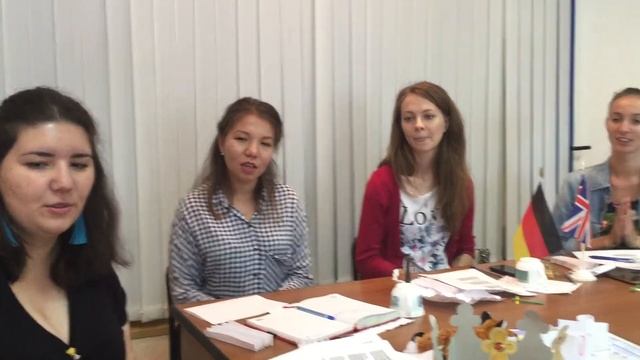 Опытные учителя английского передают знания начинающим смотреть онлайн