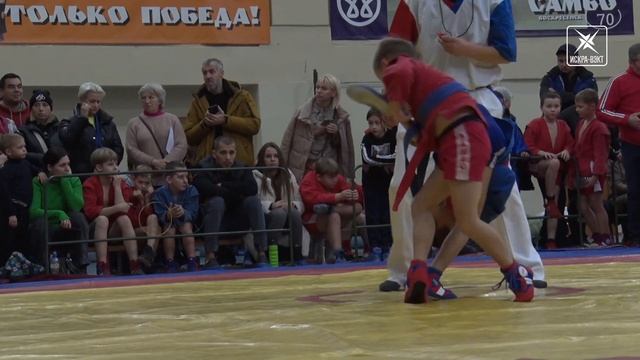 Около сотни юных борцов встретились на ковре в день 85-летия самбо в Воскресенске смотреть онлайн