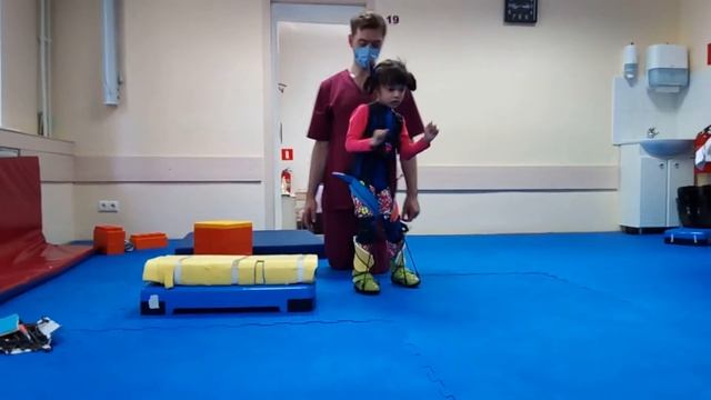 Занятие АФК в костюме Адели. Реабилитация ДЦП. смотреть онлайн