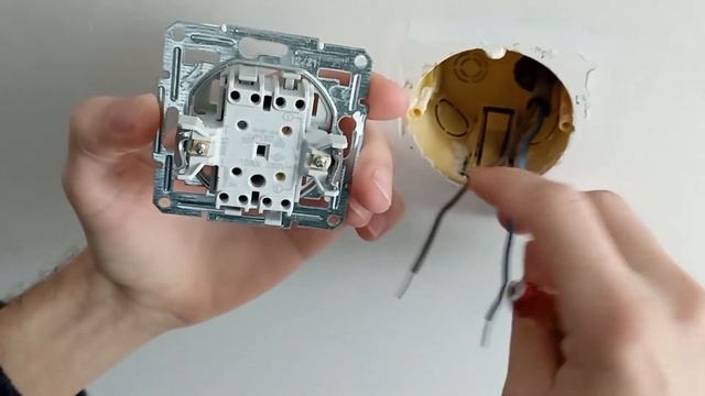 Подключение одноклавишного выключателя. Шнайдер. Schneider смотреть онлайн