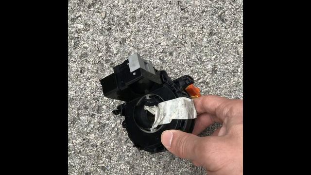 2003-2009 Toyota Prius 2nd gen: steering wheel control buttons not working? смотреть онлайн