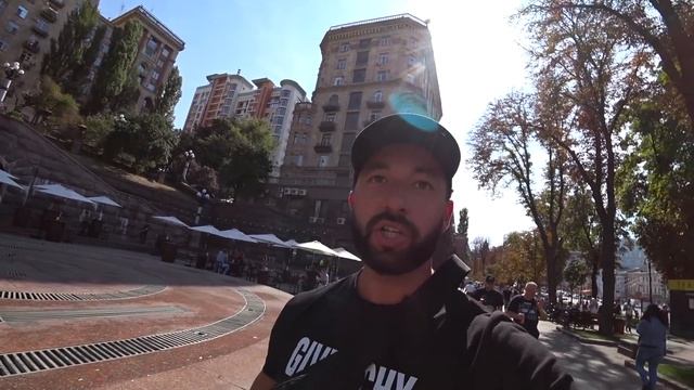 ПОЕЗДКА В КИЕВ ! MotoHunterz ВЗЯЛ ДВА НОЖА В САМОЛЕТ. смотреть онлайн