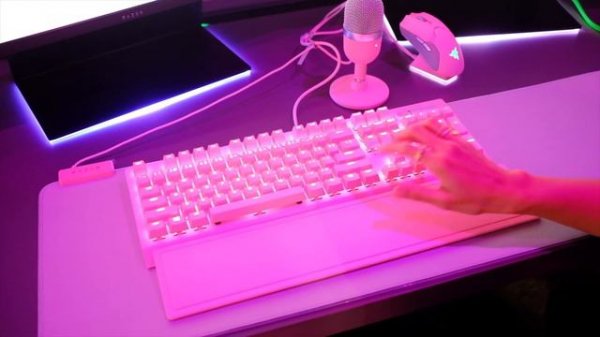 ALL RAZER QUARTZ! Pink tech gaming room TOUR