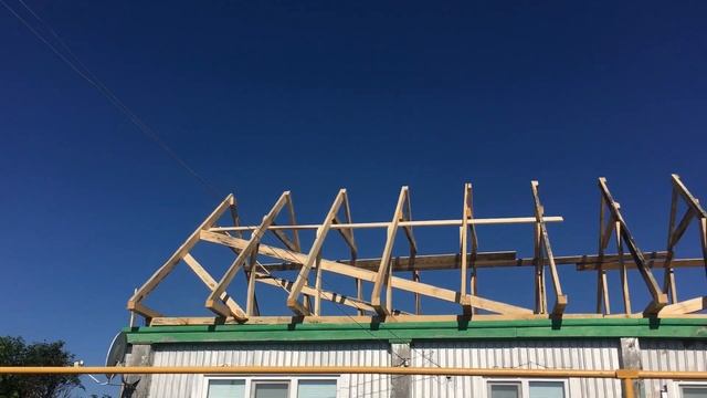 СТРОИМ КРЫШУ// ПРОСТО И НАДЁЖНО// МЕТАЛЛОПРОФИЛЬ С-20// МОНТАЖ САЙДИНГА НА ФРОНТОН. смотреть онлайн