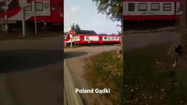 Переїзд в Польше, электричка ZTM смотреть онлайн