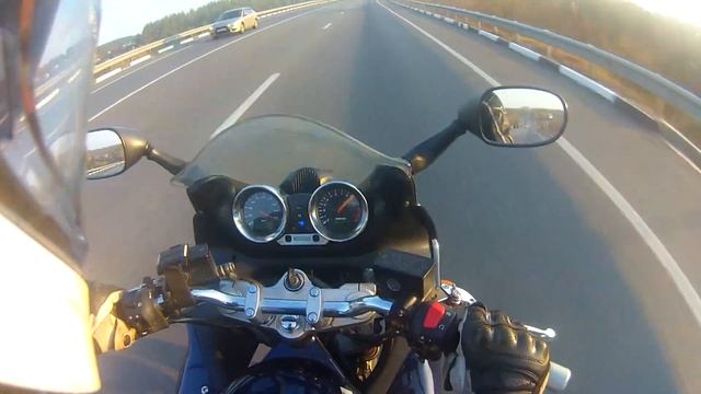 Honda cbr 1100 XX vs Suzuki Bandit 1200 S смотреть онлайн