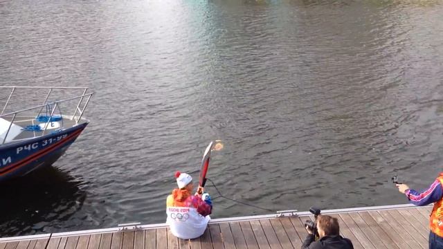 Олимпийский огонь катают по Москве реке (Павшинская пойма) смотреть онлайн