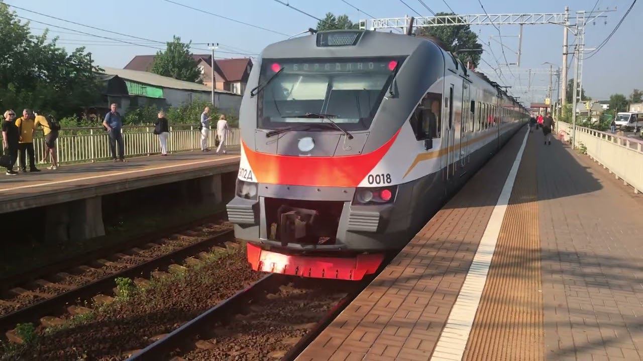 Белорусское направление РЖД. Платформа Перхушково. Движение электричек ЭП2Д. Работа ЖД переезда. смотреть онлайн