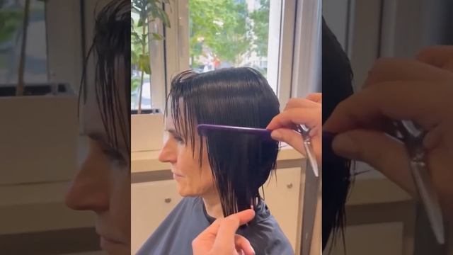 Как подстричь прямую линию под ухом . смотреть онлайн
