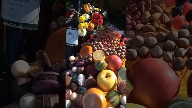 Огромный букет из сухофруктов,конфет,фруктов,орехов и цветов смотреть онлайн