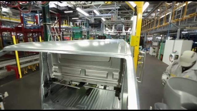2014 Renault Trafic manufacturing at Sandouville plant 1 | AutoMotoTV смотреть онлайн