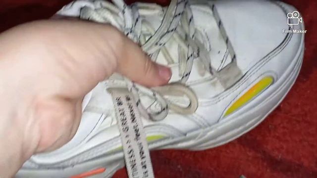Как почистить белые кроссовки и шнурки смотреть онлайн