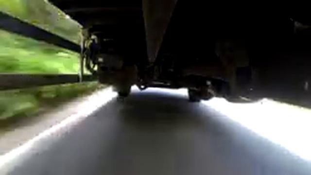 ASMR Under a Mercedes Axor 1824 truck смотреть онлайн