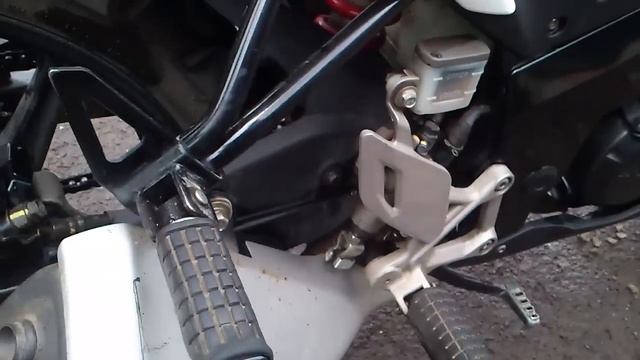 Honda CBR 150R Stock exhaust sound (use Headphone) .mp4 смотреть онлайн