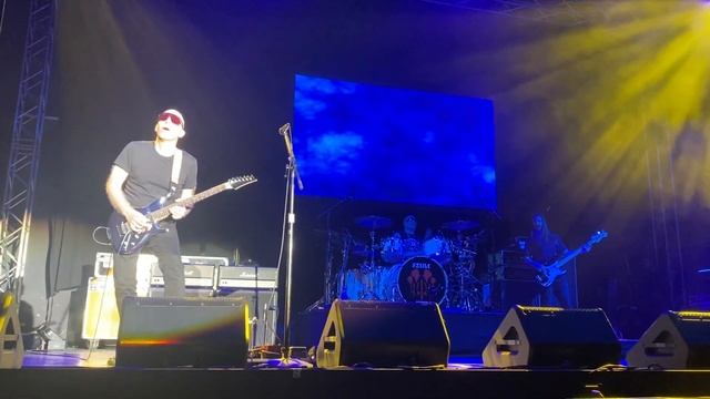 Joe Satriani - blue foot groovy 17-04’23 Oberhausen смотреть онлайн