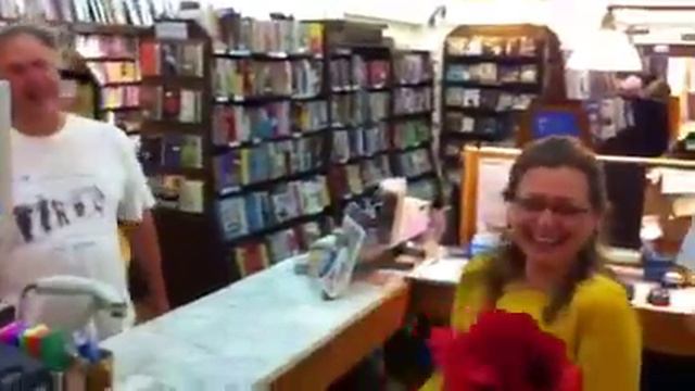 Nicola & Jeremy's giant rose. смотреть онлайн