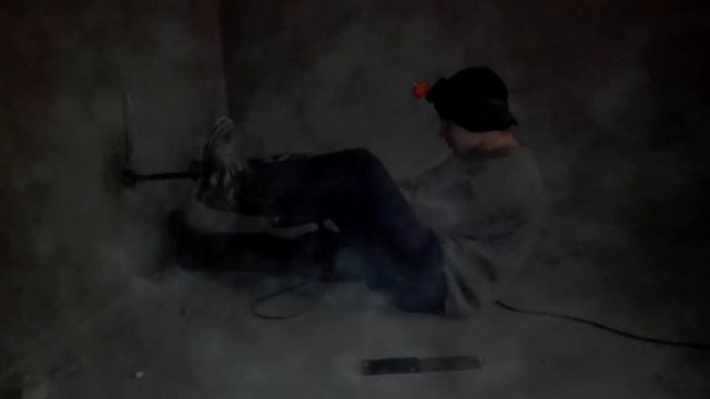 Делаю отверстия в газосиликатной стене для розеток и выключателей. смотреть онлайн