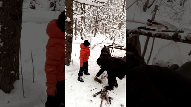 Дровосек))) Первый опыт владения топором. Топор походный Husqvarna Universal Hatchet H900 смотреть онлайн