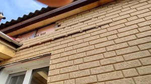 Дыра в сайдинге и как исправить | Замена панели сайдинга без полной разборки стены