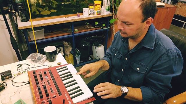 Синтезатор Korg Monologue звук напоминает голос смотреть онлайн