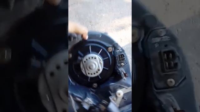 Замена печки и чистка . Митцубиси делика квадрат. смотреть онлайн