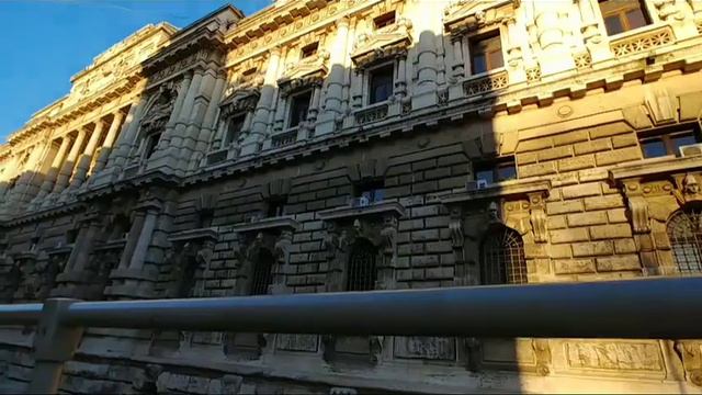 Италия.Рим.Из автобуса на вечерний город посмотреть. смотреть онлайн