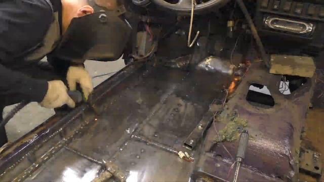 Сварка и подготовка к дальнейшей сварке Нива полный кузовной ремонт ч.7 смотреть онлайн