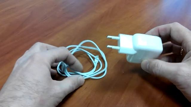 Три в одном: зарядное устройство для Iphone, дата кабель и супер яркий светодиодный фонарик смотреть онлайн
