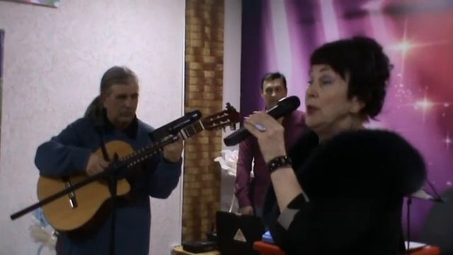 "Оплавляются свечи..." - исполняет Наталья Дедова смотреть онлайн