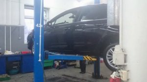 Авто. Замена тормозных дисков и колодок на Citroen C4