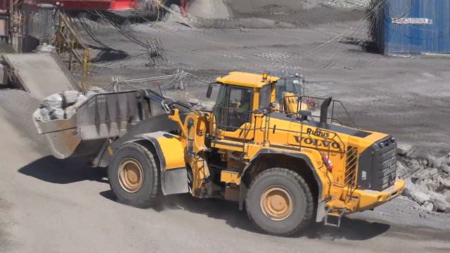 ⛔ホイールローダVolvo L350F 石を積み重ねる Скалистые горные работы смотреть онлайн