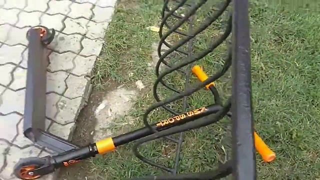 ПРЫГНУЛ С ТРЁХ СТУПЕНЕЙ!!! ,,Набережная,, Катание на трюковых самокатах! ;) смотреть онлайн