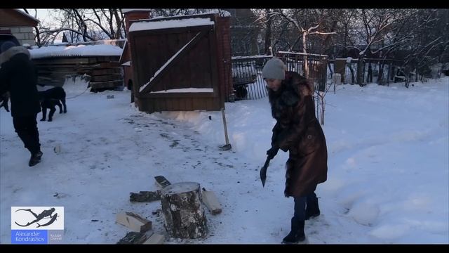 Советский Колун и Fiskars X25. Тесты на Морозе! смотреть онлайн