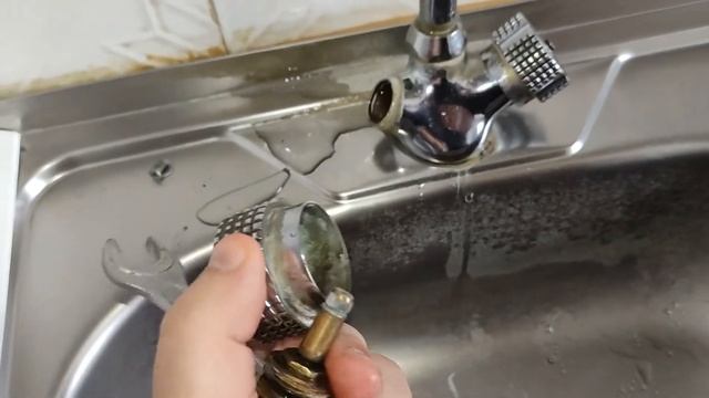КАПАЕТ ИЛИ ТЕЧЕТ КРАН ремонт смесителя своими руками МЕНЯЕМ КРАН БУКС смотреть онлайн