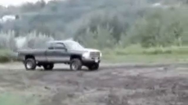Американский джип утонул в болоте смотреть онлайн