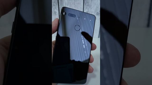 Essential Phone PH-1 (4/128, Android 10, NFC) смотреть онлайн