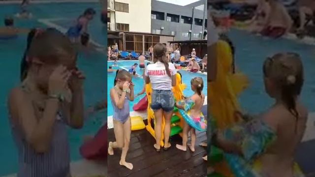 Большой бассейн отеля Эмеральд. смотреть онлайн