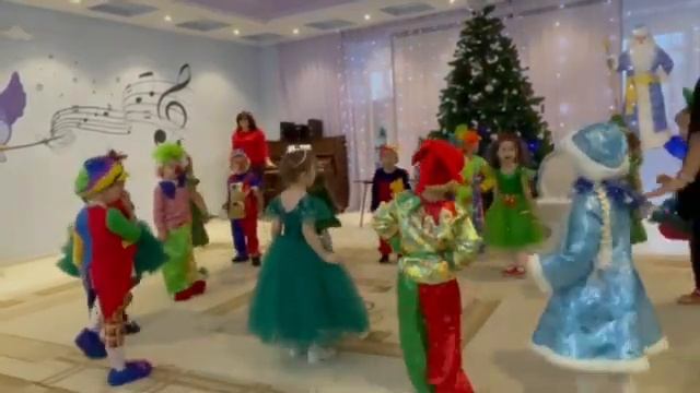 Новогодний утренник в садике смотреть онлайн