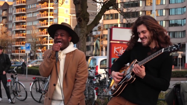 СПОНТАННАЯ ИМПРОВИЗАЦИЯ СО СЛУЧАЙНЫМ ПРОХОЖИМ ► Круто Получилось смотреть онлайн