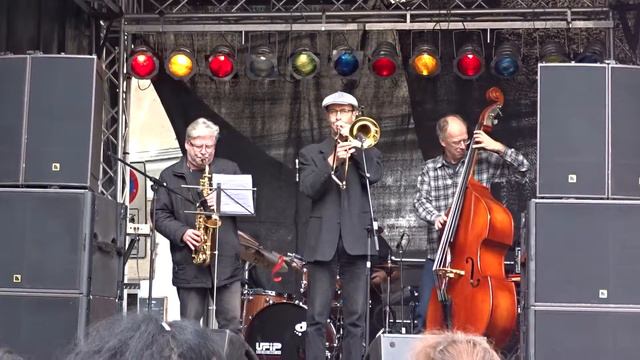 Jazz Magazin Live @Cologne Dä längste Desch vun Kölle 2015 – Kojak-Theme (Billy Goldenberg) смотреть онлайн