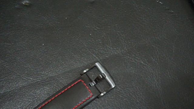 Pairing And Trying Out The Porsche Design Smartwatch With The Porsche Design Mate 9 смотреть онлайн