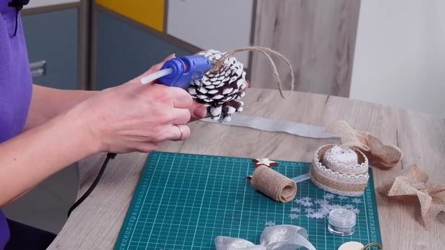 ❄НОВОГОДНЯЯ ИГРУШКА СОВИМИ РУКАМИ.ТВОРЧЕСКАЯ МАСТЕРСКАЯ ТАТЬЯНЫ БОЧЕРОВОЙ⛄ смотреть онлайн