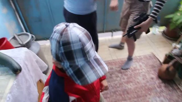 Дети на балконе (Беларусь июль 2012) смотреть онлайн